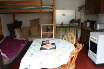 Gîte pour 3 personnes, avec terrasse ainsi que jardin et vue dans Marcoux