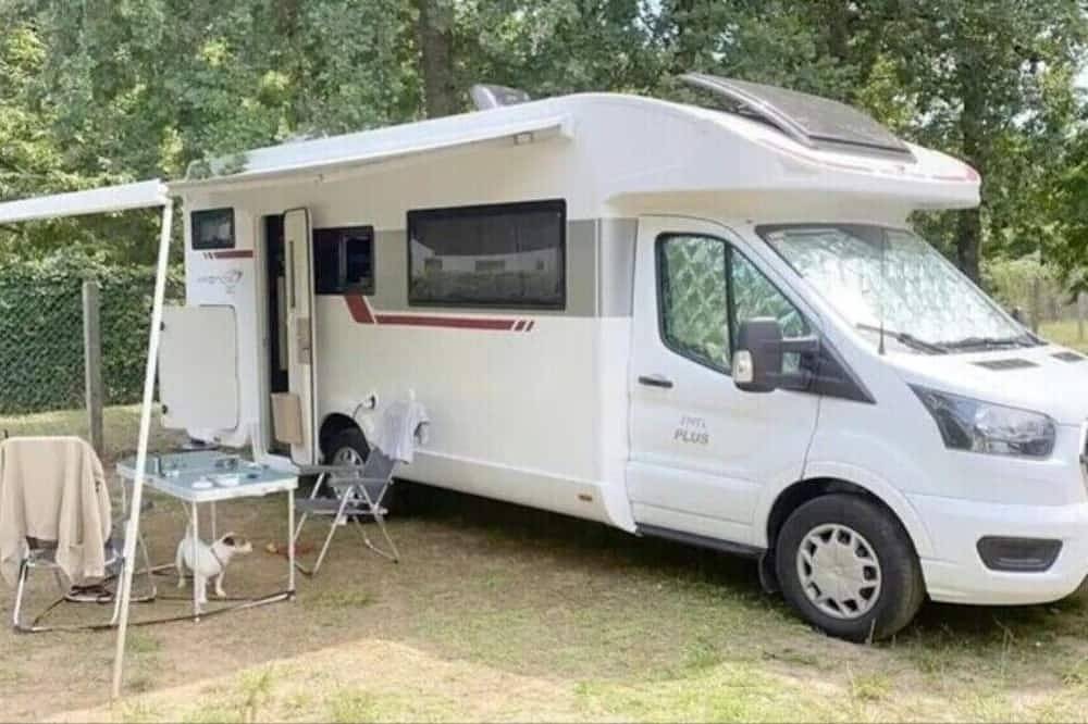 🌟 Camping-car Luxueux en Bord de Seine - Un Séjour Unique 🌟 in Saint-Fargeau-Ponthierry, Parc naturel régional du Gâtinais français