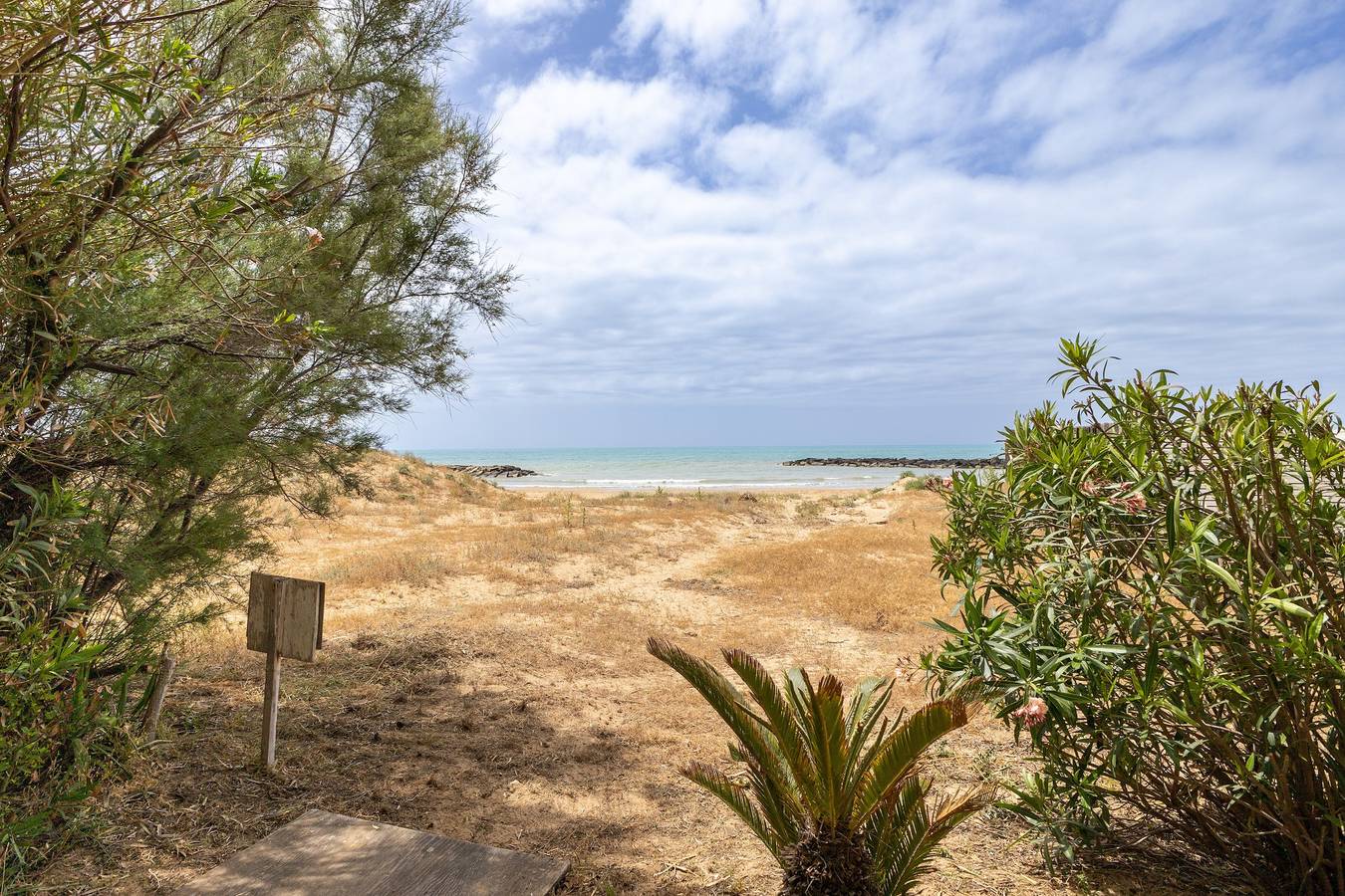 Villa 'Fronte Mare Liolà - 4 persone' con Vista Mare, accesso privato alla spiaggia in Scicli, Provincia di Ragusa