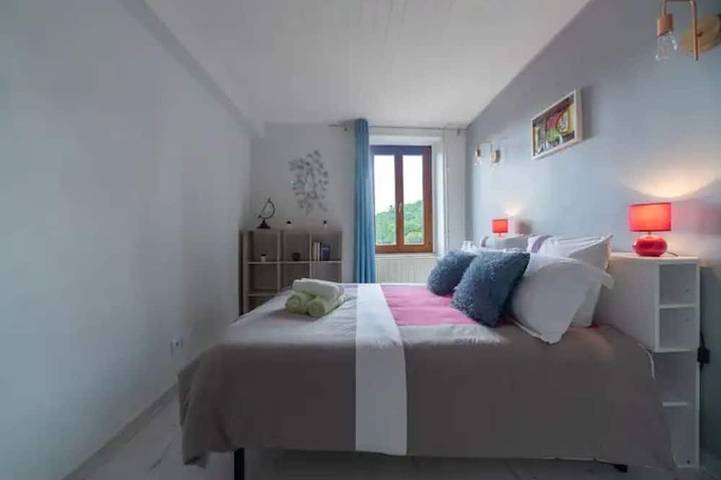 Location de vacances pour 4 personnes, animaux acceptés à Saint-Genès-Champanelle - 2