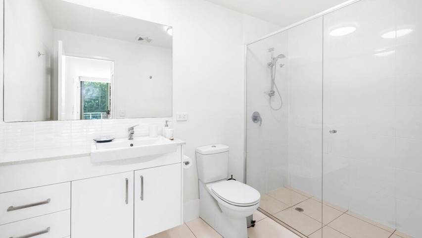 Holiday apartment for 6 people, with balcony and pool in Brisbane