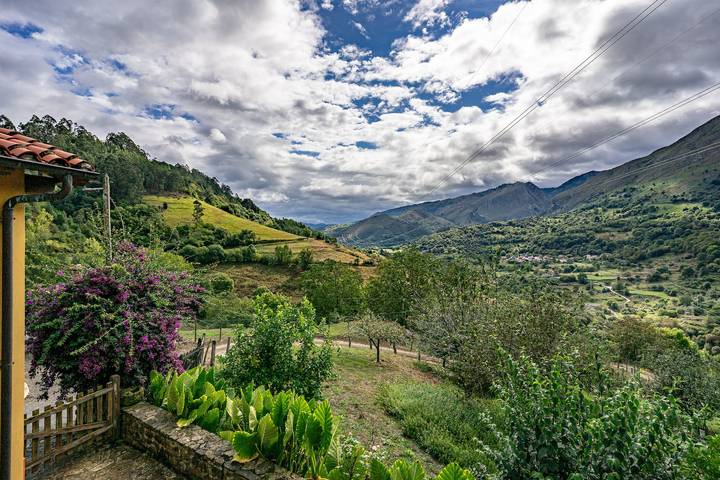 Casa rural para 6 personas, con Balcón y Jardín en Comarca de Oriente - 2