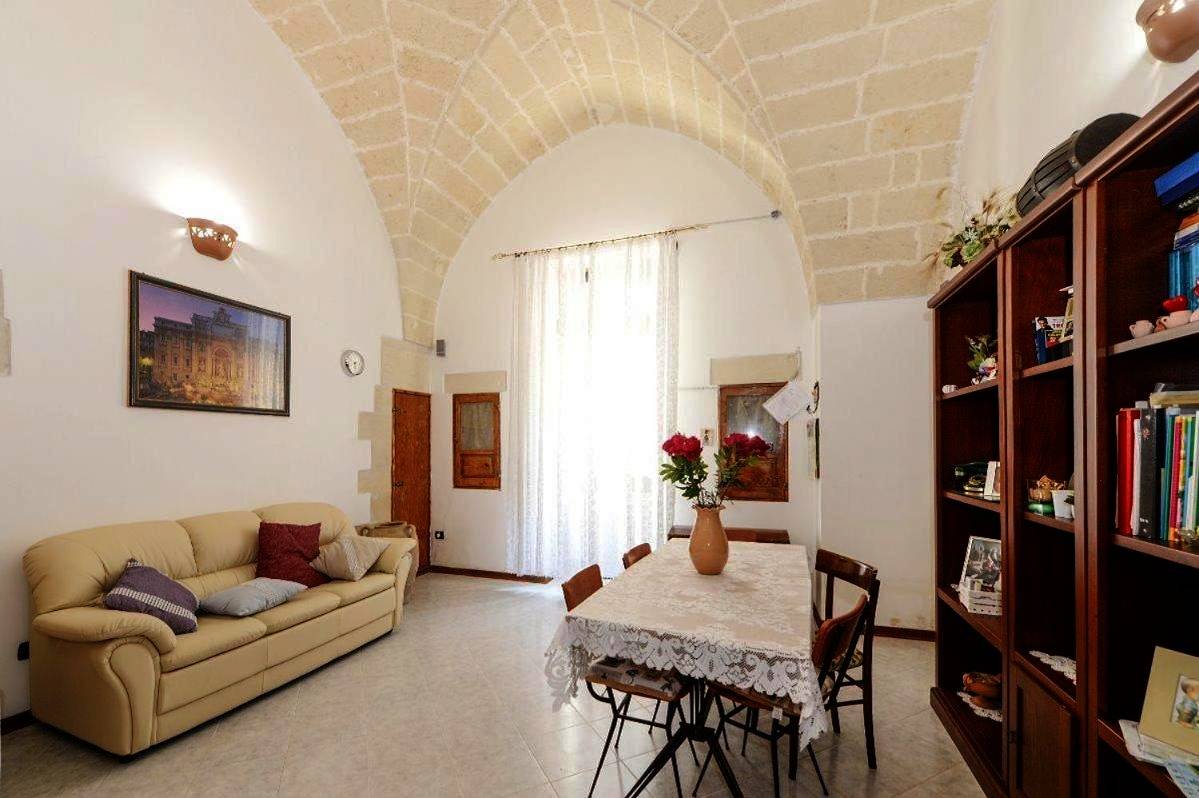 Triple Room with Private Bathroom in Cutrofiano, Provincia di Lecce