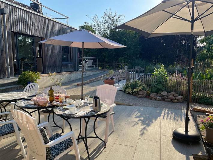 Chambre d’hôte pour 4 personnes, avec Terrasse et Jardin ainsi que Piscine et Vue dans Orne - 3