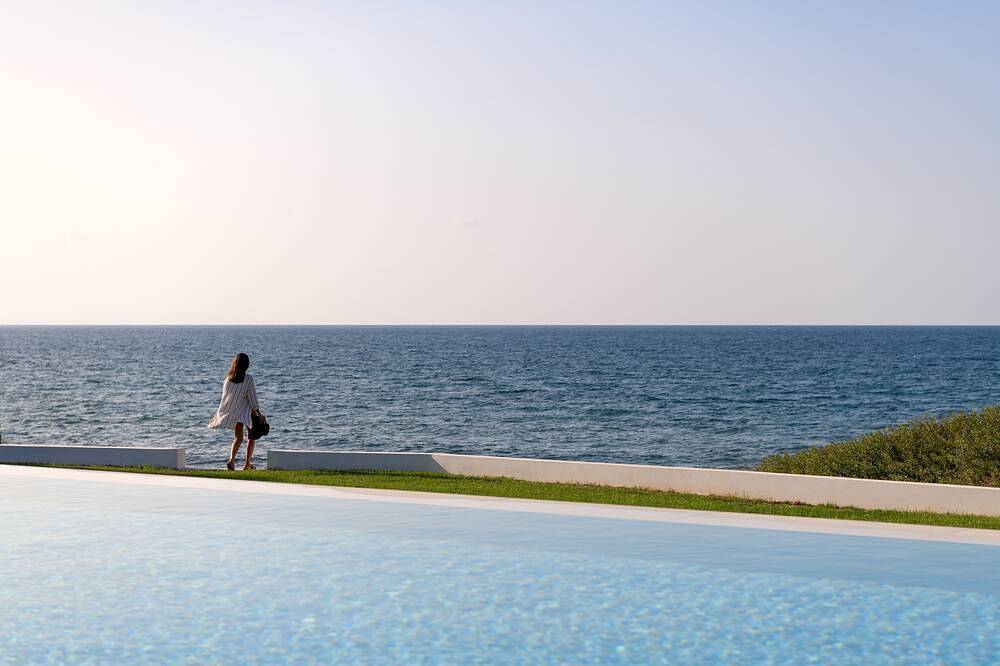 Asea Villa, Spectacular right-on-the-beach Retreat in Skaleta, Rethymno und Umgebung