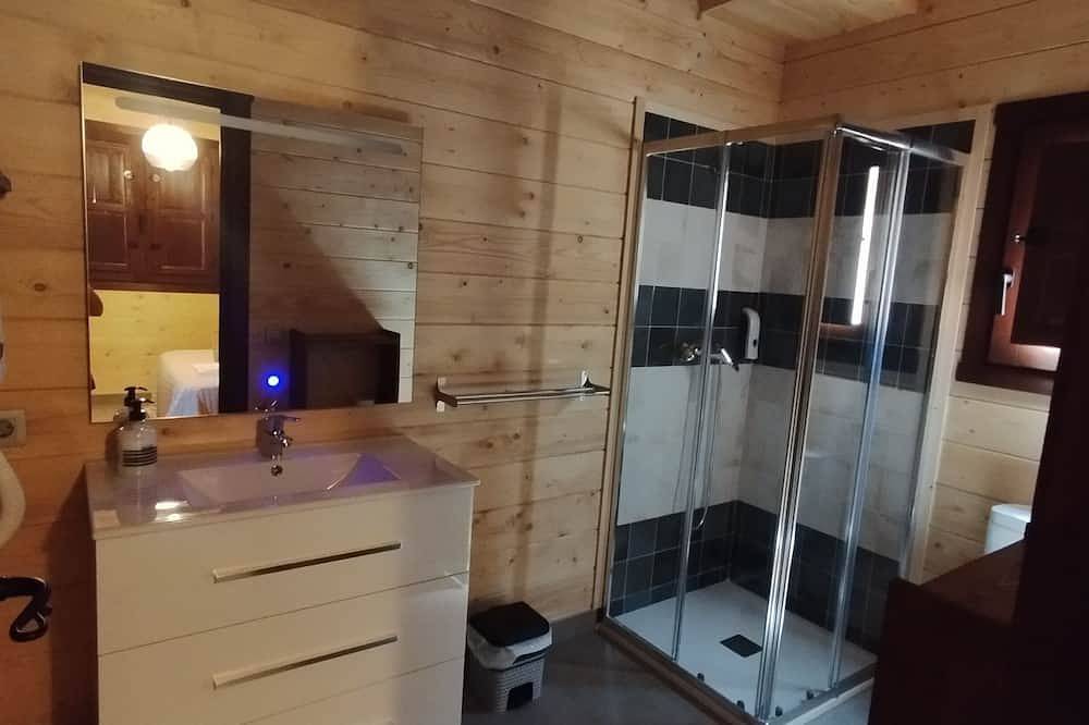 Casas de Madera en las Montañas con Piscina y Barbacoa, en la Sierra del Segura in Yeste, Albacete Province