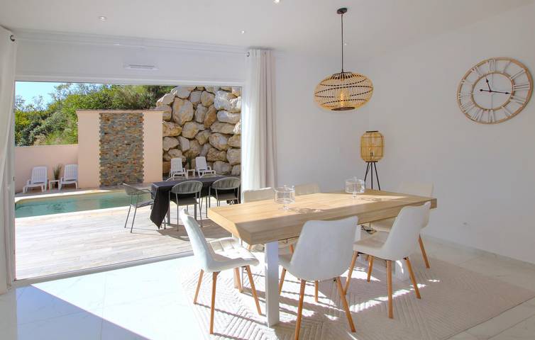 Location de vacances pour 8 personnes, avec jardin ainsi que piscine et terrasse à Sauveterre - 4