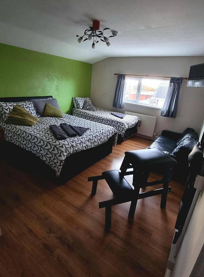 Triple Room with Private Bathroom in Sandwell, Birmingham und Umgebung