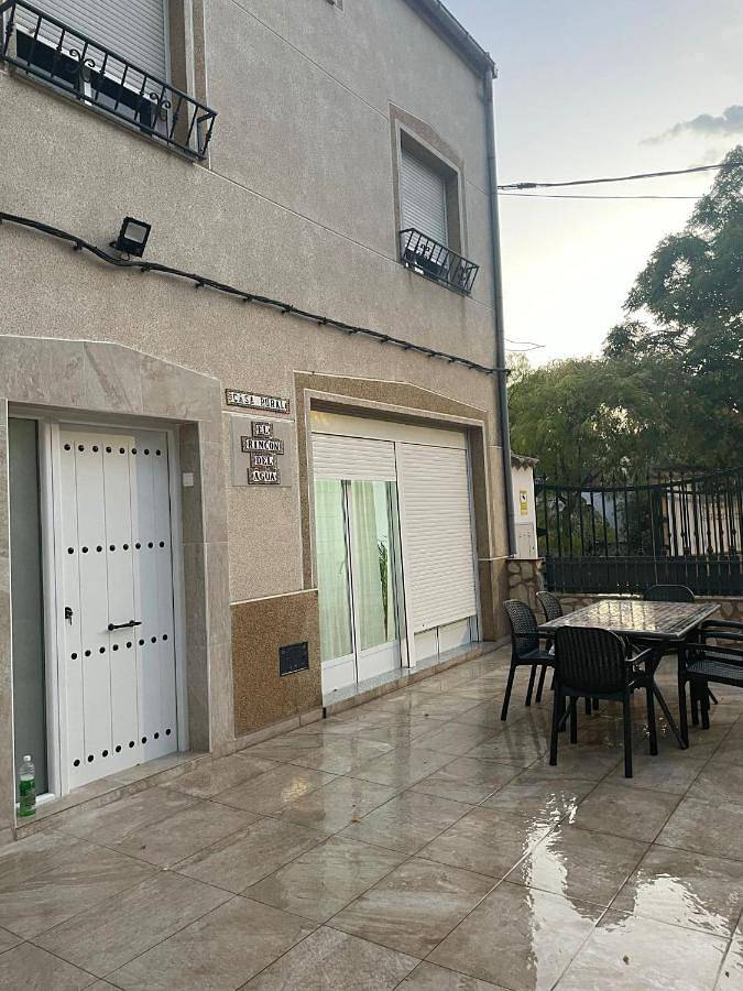 Apartamento para 13 personas, con balcón y jardín además de vistas y piscina en Villacarrillo