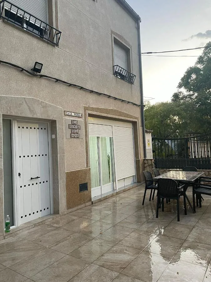 Casa de vacaciones para 13 personas, con vistas y jardín además de piscina y balcón - 1