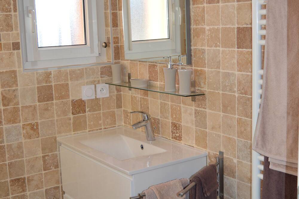 Casa unifamiliar con piscina climatizada en el sur del pueblo de Luberon in Mérindol, Parque natural regional del Luberon