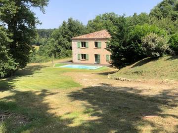 Cottage pour 8 personnes, avec jardin et terrasse ainsi que vue et piscine dans Flamarens