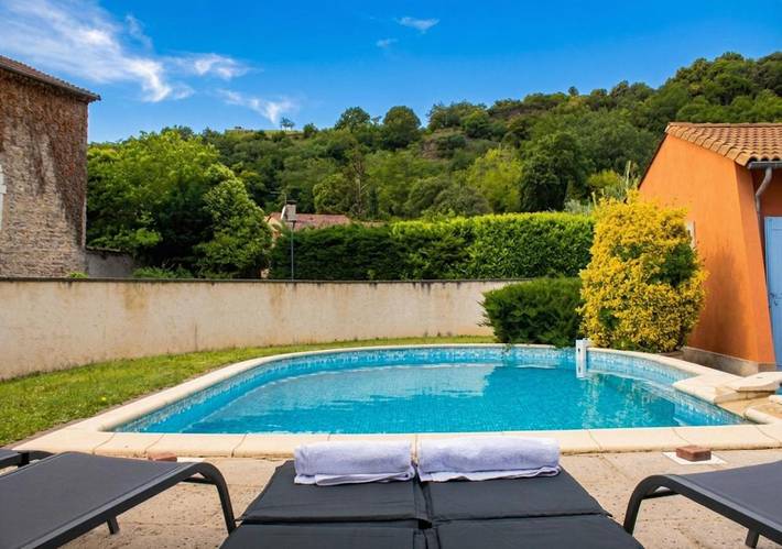 Location de vacances pour 8 personnes, avec piscine ainsi que jardin et jacuzzi à Charmes-sur-Rhône - 2