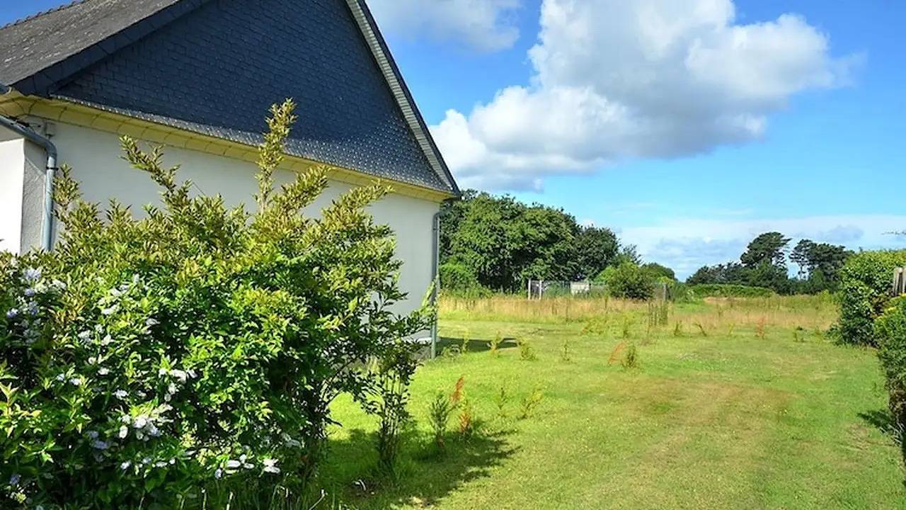 Maison de vacances pour 5 personnes avec jardin in Kerbors, Côte de Granit Rose