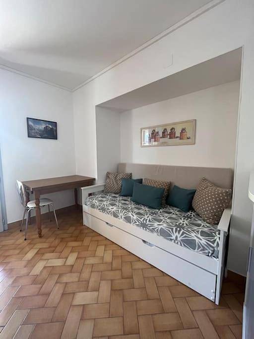 Appartement entier, Appartement les Mésanges en rez de jardin -terrasse-2 chambres-parking in Le Poët-Laval, Région de nyons