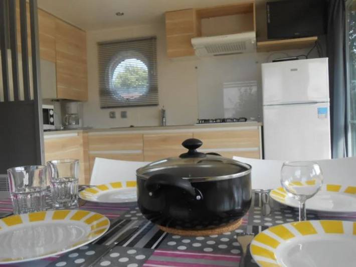 Mobil home pour 4 personnes, avec terrasse et piscine, animaux acceptés dans Plage De La Banche Binic - 3