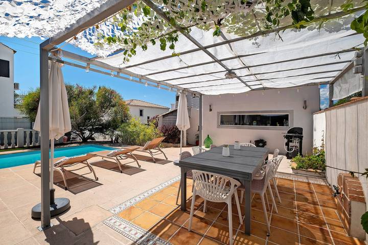 Gastenkamer 'Jungle' met gedeeld zwembad, Wi-Fi en airconditioning in Boulouris, Saint-Raphaël