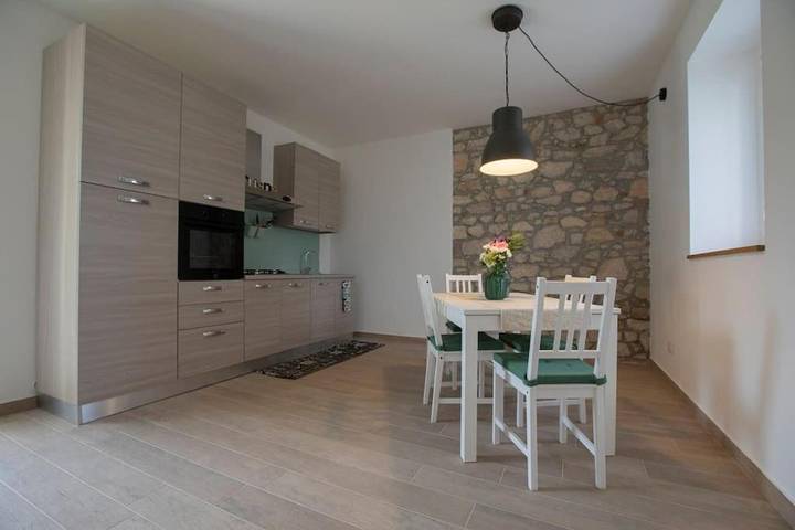 Gîte pour 4 personnes, avec jardin dans Angera - 4