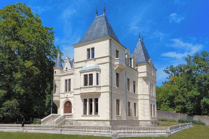 Gîte pour 15 personnes, avec Jardin à Chaptuzat