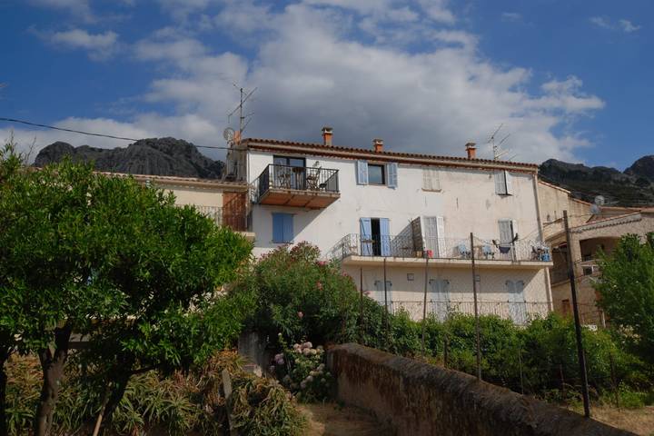 Apartamento entero, Apartamento de vacaciones para 4 personas con balcón in Calenzana, Region de Calvi