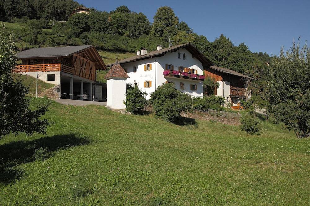 Paderlafoderhof Apartment 1, Zentrale Lage mit Garage in Lajen, Dolomiti Superski