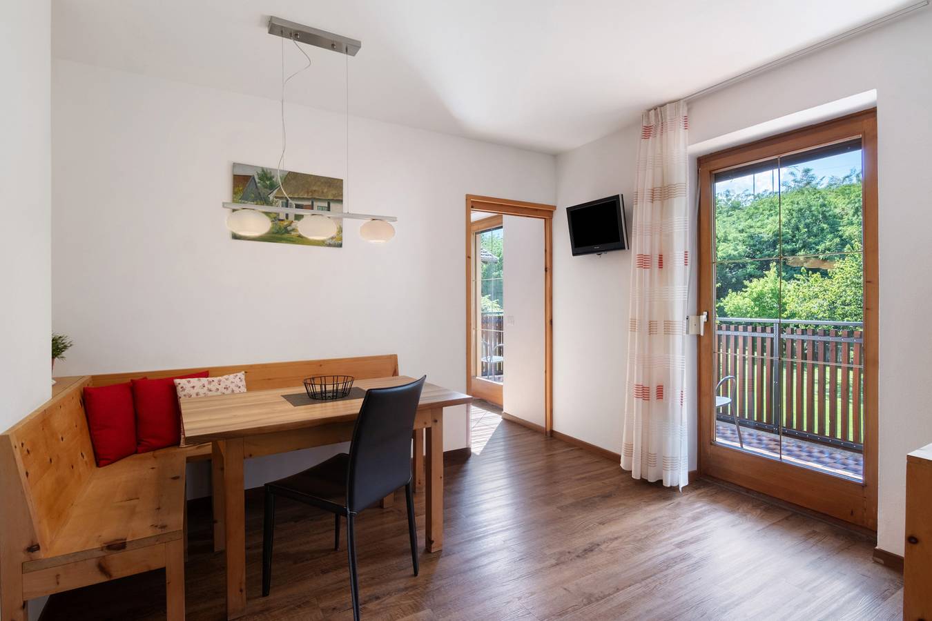 Ganze Wohnung, Ferienwohnung 'Residenz Schnatzhof Typ C6' mit Bergblick, Gemeinschaftspool und Wi-Fi in Schlanders, Nationalpark Stilfser Joch