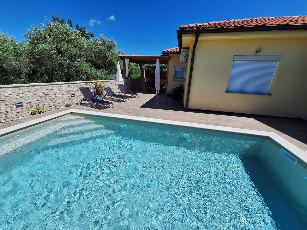 Ganze Wohnung, Ferienhaus Amarilla mit privatem Pool in Linardici, Krk