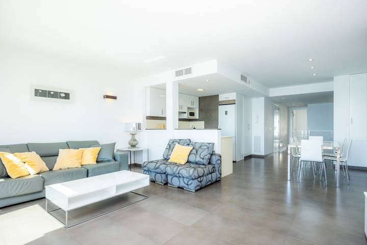 Apartamento entero, Apartamento 'Voramar 33A Joana Dúplex' con vistas al mar, terraza privada y Wi-Fi in Puerto de Pollensa, Pollença