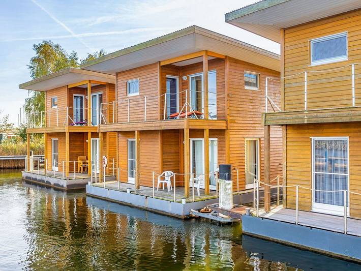Boot für 7 Personen, mit Balkon und Terrasse sowie Seeblick und Ausblick in Barth