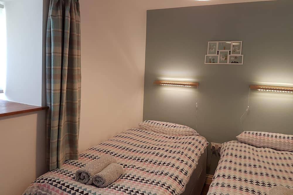 Dog & family friendly 2 bed barn conversion in country setting in North Somerset