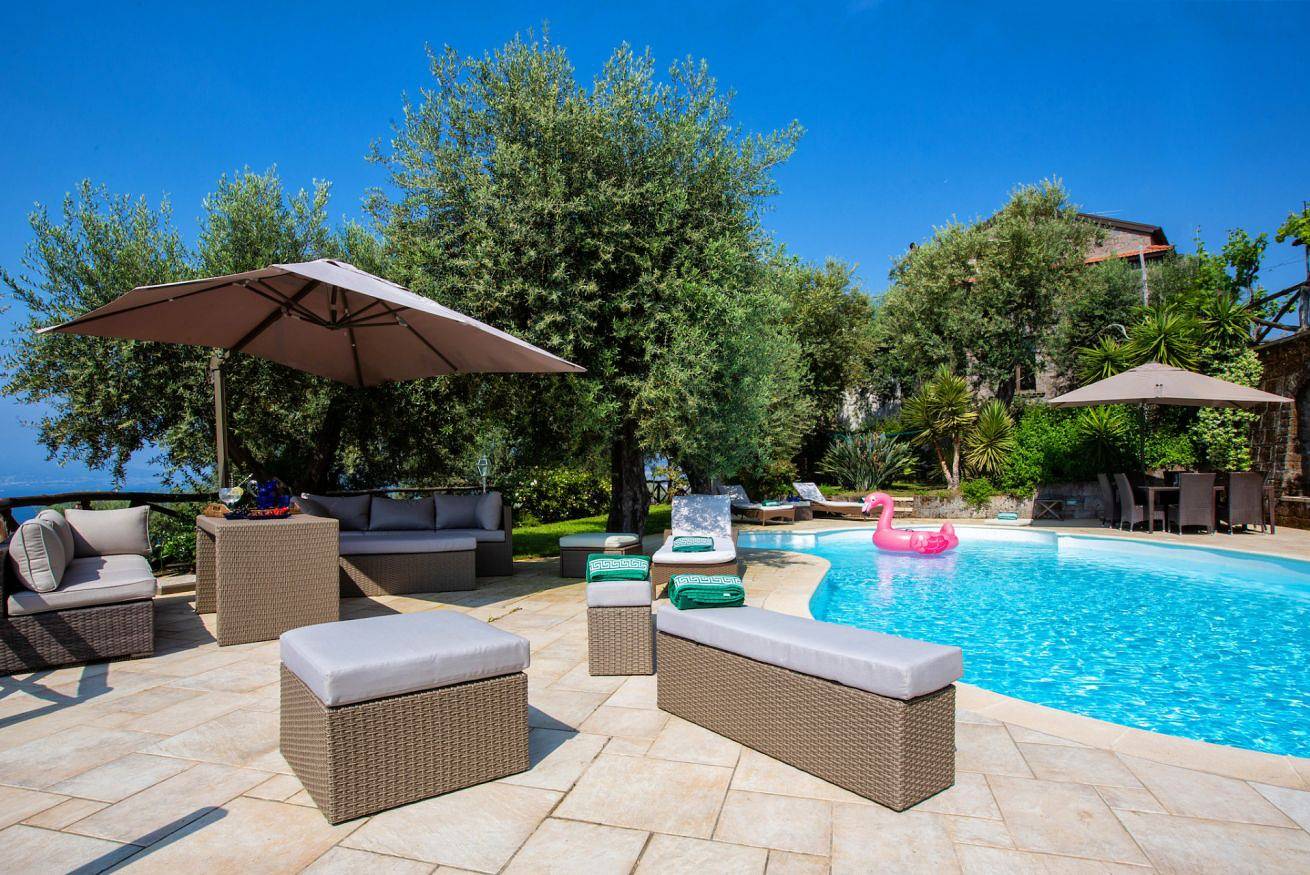 Entire apartment, Romantic Rooftop Apartment with Pool&Terrace in Sorrento, Sorrentine Peninsula