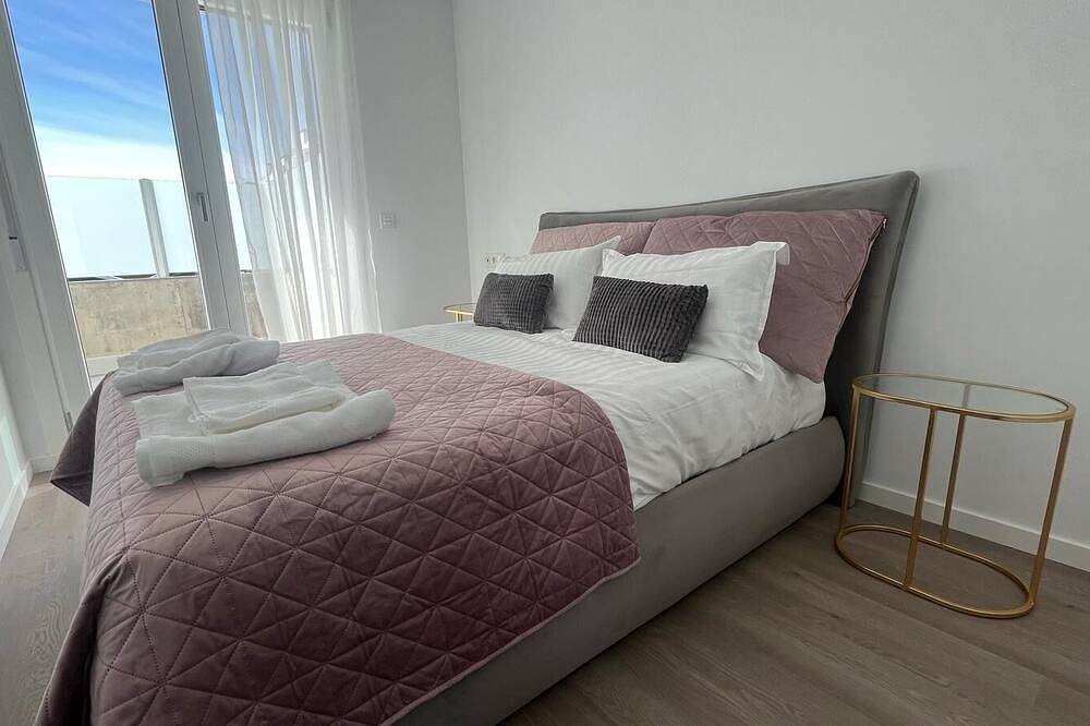 Luxury 2-bedroom villa. swimming-pool and private garden. Wifi. Soria. Adults. in Soria, Soria Province