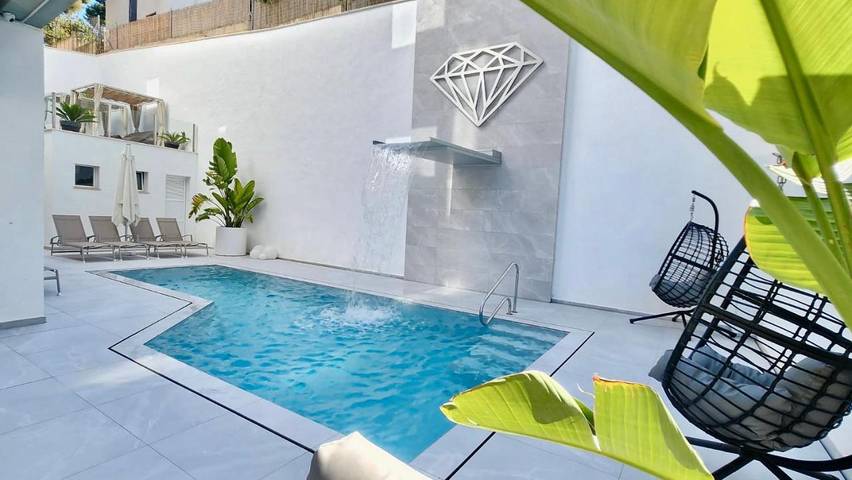 Hotel für 2 Personen, mit Balkon und Terrasse sowie Whirlpool und Pool in Peguera