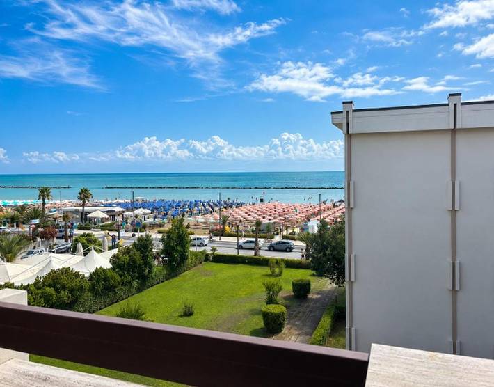 Appartamento per 4 persone, con Balcone e Giardino nonché Panorama a Villa Rosa