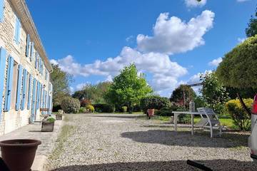 Gîte pour 4 personnes, avec jardin à Geay