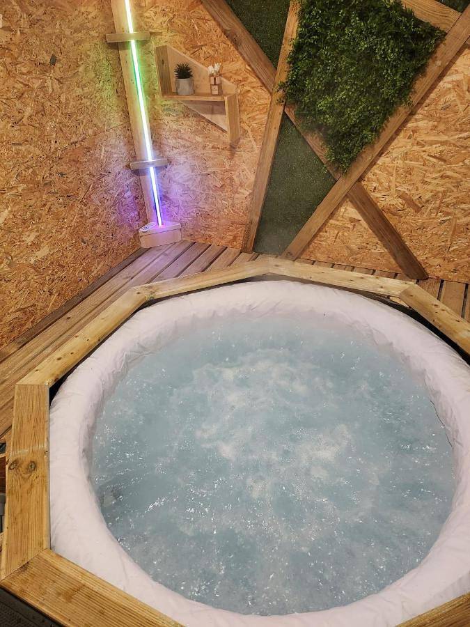 Tente pour 2 personnes, avec jardin et jacuzzi dans le Loir-et-Cher - 2