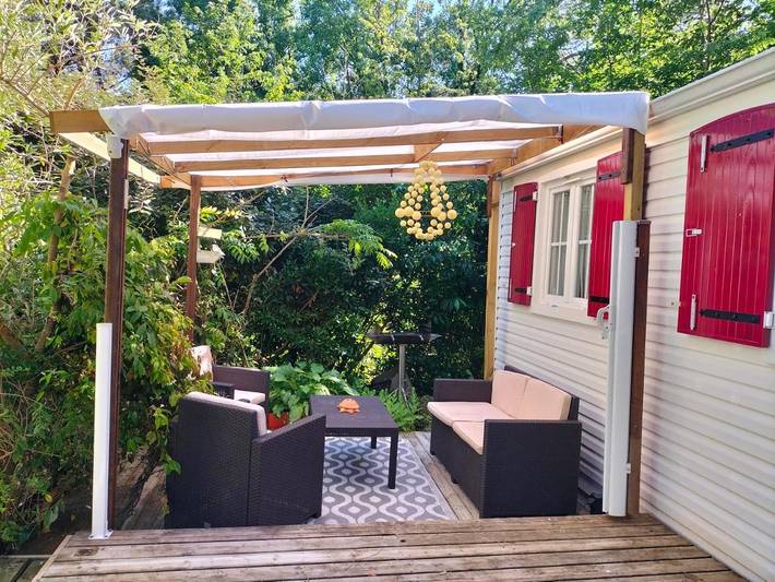Camping pour 4 personnes, avec piscine et terrasse