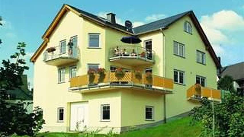 Ferienwohnung für 4 Personen, mit Garten und Balkon sowie Pool - 1