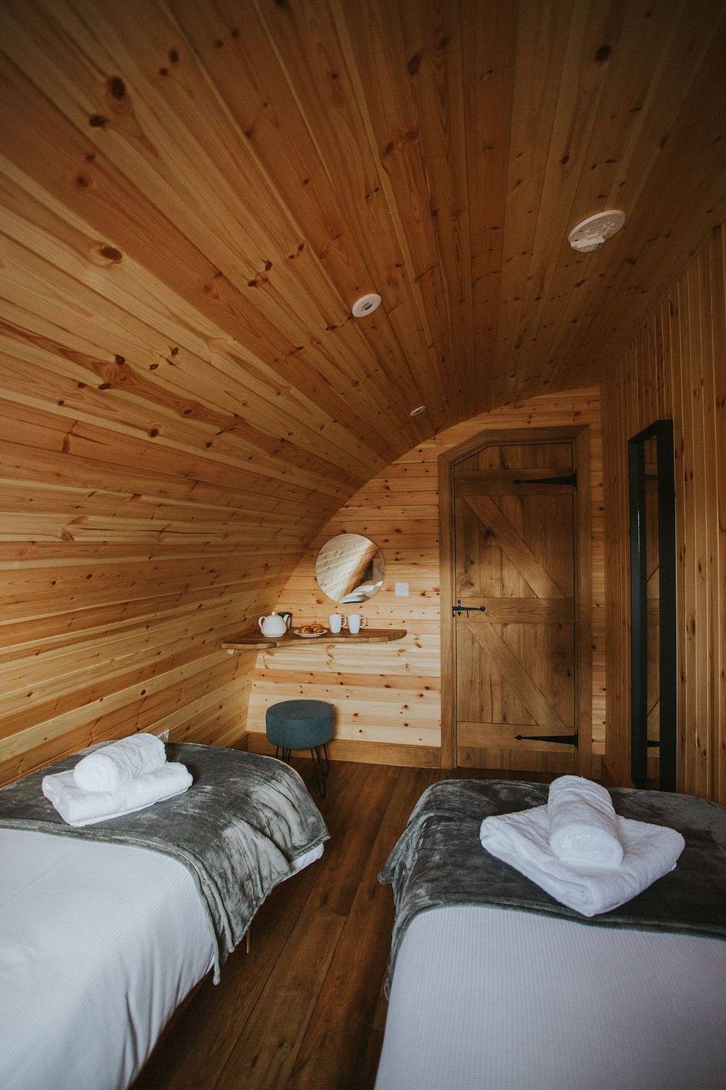 Glampings pour 4 personnes avec jacuzzi in Powys