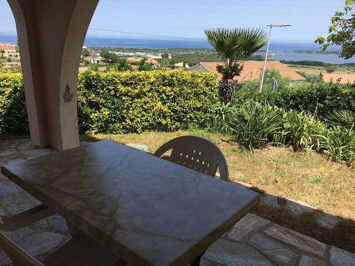 Location de vacances pour 2 personnes, avec Terrasse ainsi que Jardin et Vue à Furiani