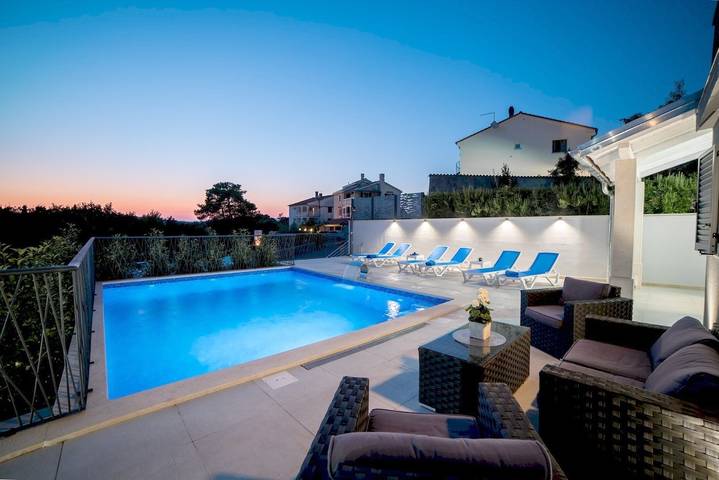 Modern Villa Future**** with an outdoor heated pool in a quiet village on Krk in Komoriška, Klimno