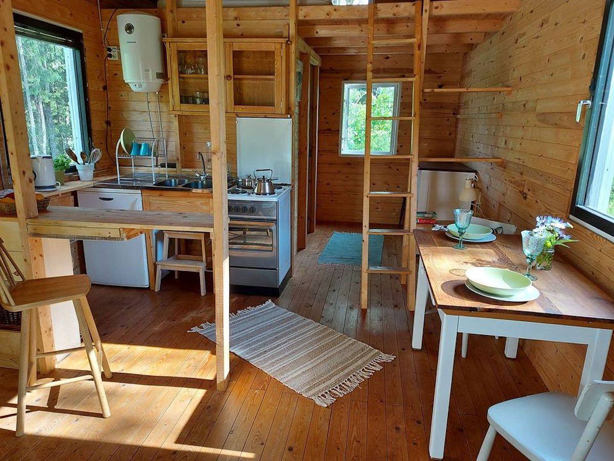 Natururlaub in Schwedens südlichster Wildnis, umgeben von Wald und See. in Gemeente Mark, Västergötland