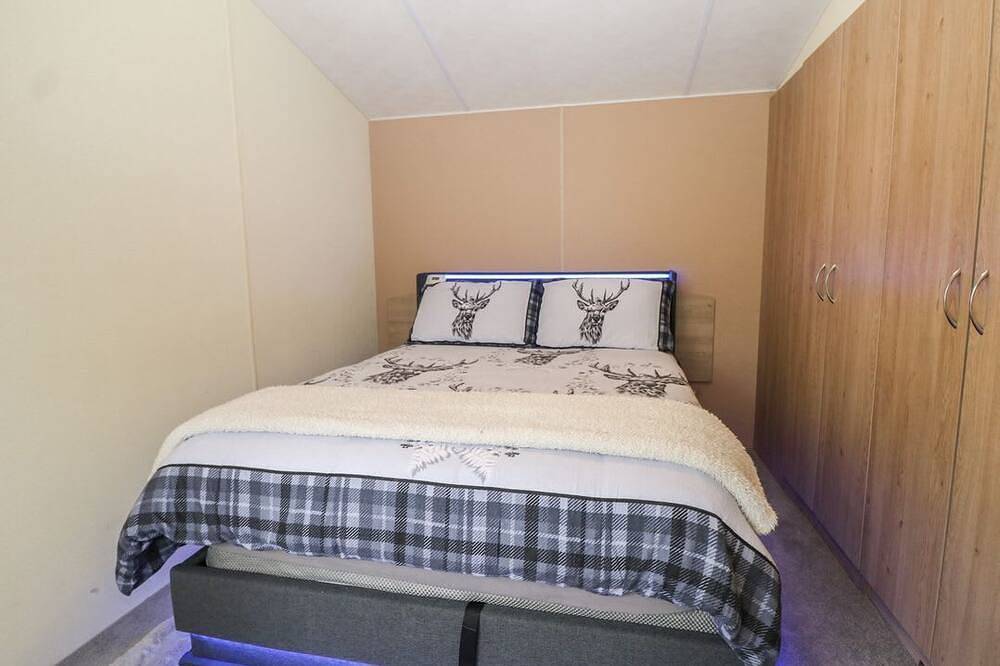 90 Solent Breezes, Warsash in Fareham, Hampshire
