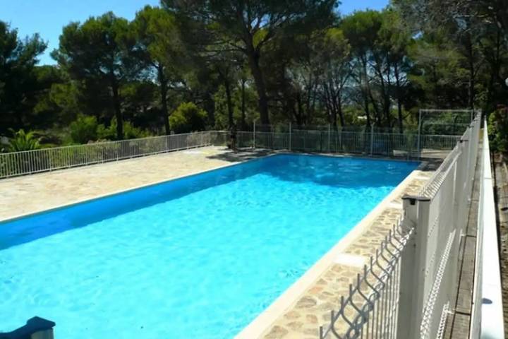 Gîte pour 4 personnes, avec balcon ainsi que vue et piscine dans Port de Bormes les Mimosas - 4