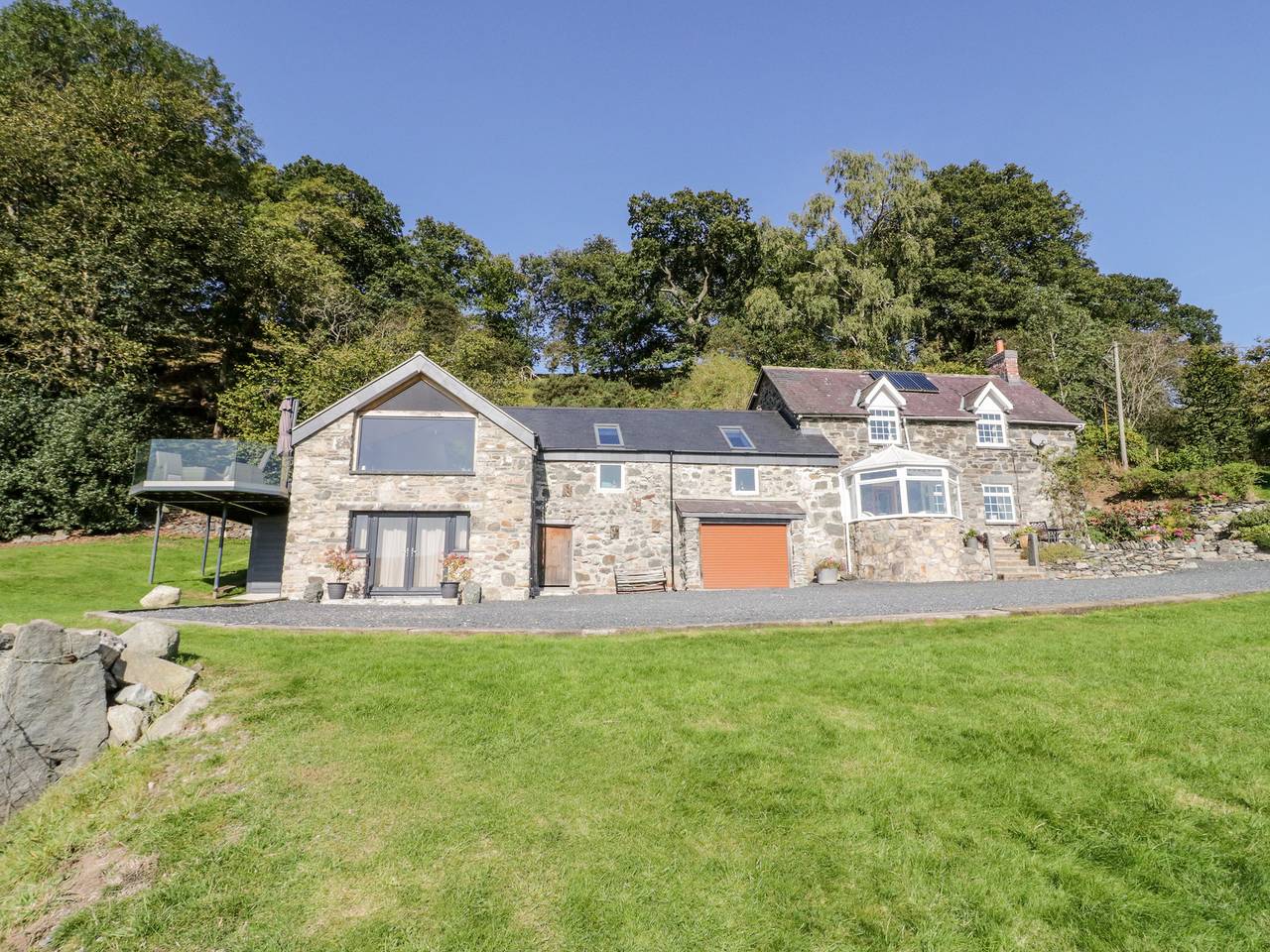 Cottage for 8 People in Denbighshire, North-Wales
