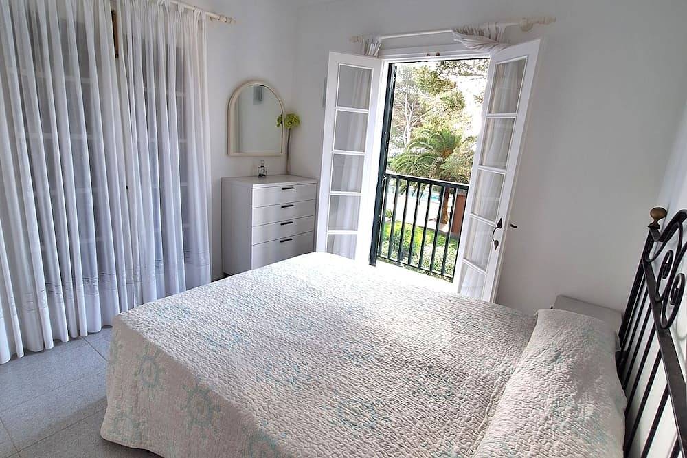 Apartamento entero, Apartamento con Piscina junto a la Playa con Solarium y Barbacoa in Son Xoriguer, Ciudadela