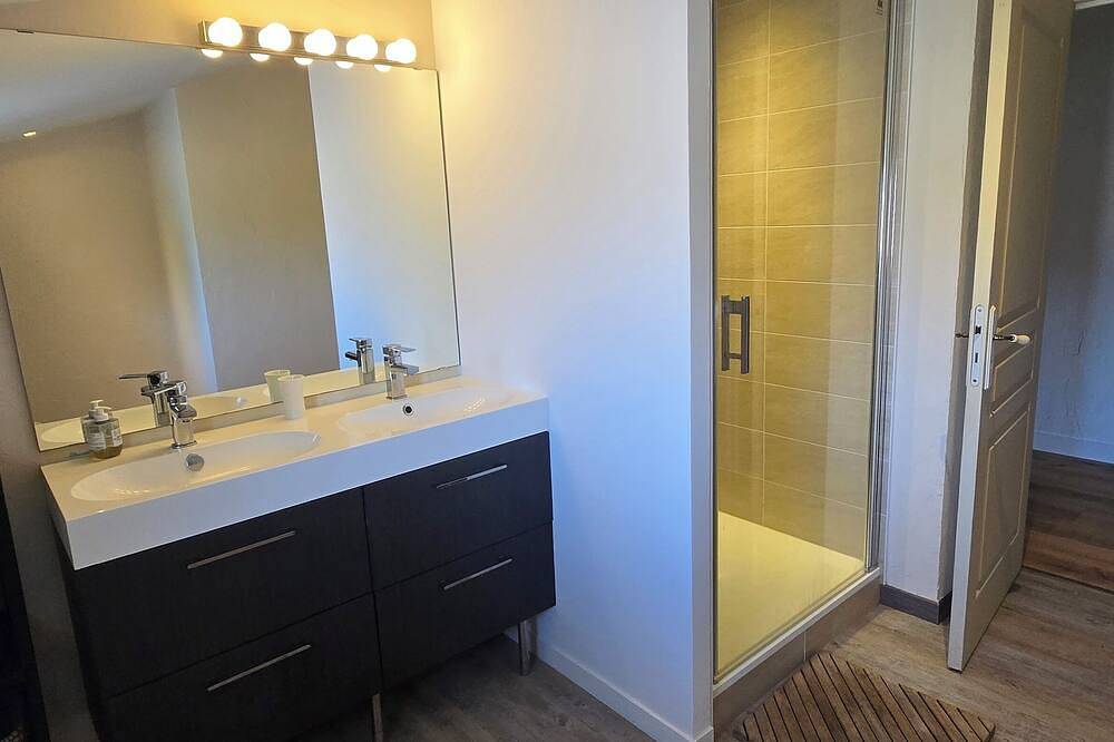 Maison clôturée climatisé  près de St Emilion  avec jardin et piscine privative in Tayac, Région de Libourne