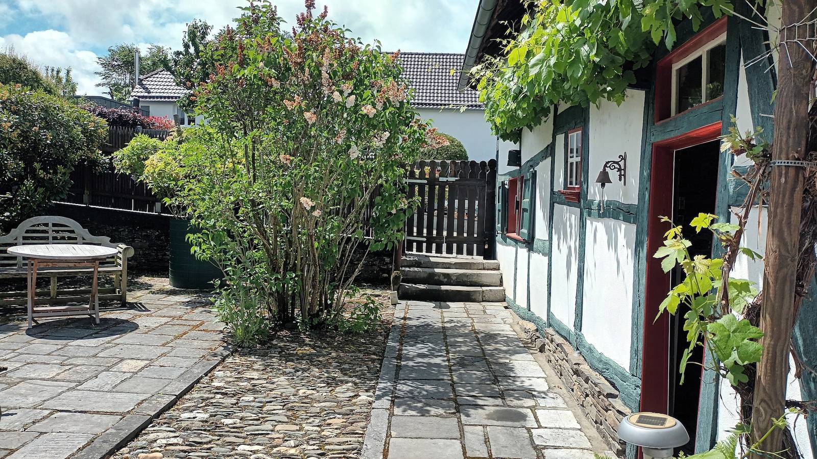 Ganze Ferienwohnung, Urgemütlicher Winkelhof "La ferme von 1634" mit Terrasse in Einruhr, Simmerath