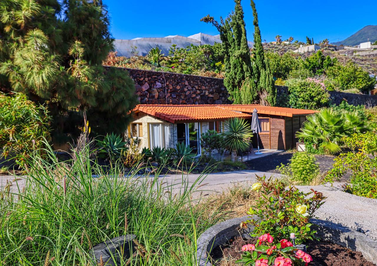 Maison de Vacances 'Finca La Charquita' avec Vue sur la Mer, Terrasse Privée et Wi-Fi in La Bombilla, Tazacorte