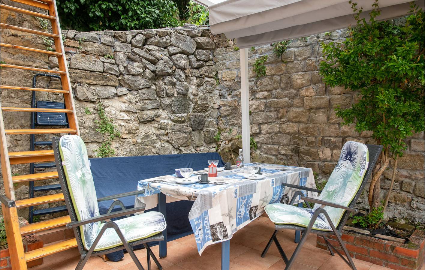 Charmant appartement d'une chambre près du bord de mer et du centre-ville, avec terrasse et place de parking in Labin City, Labin